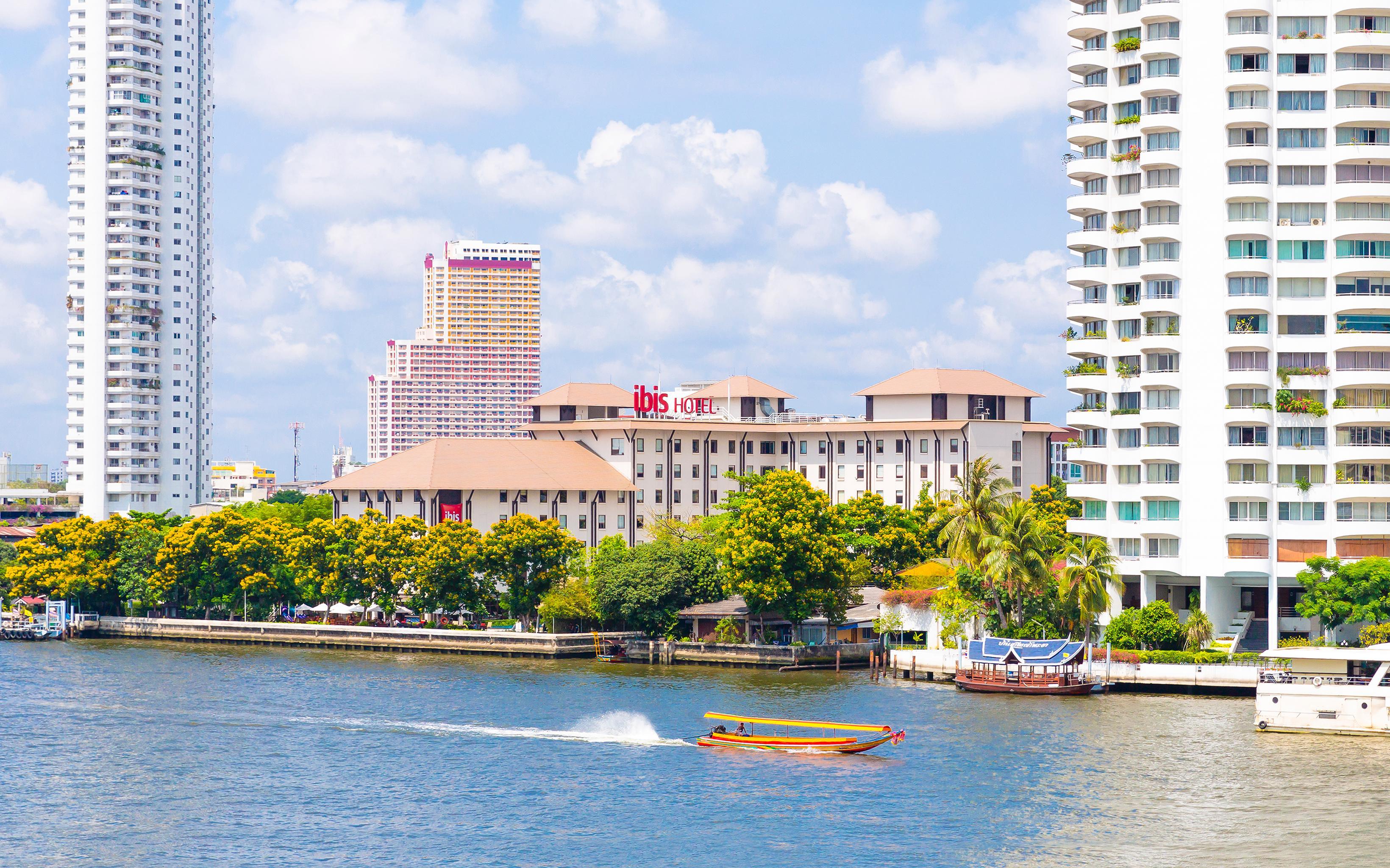 Ibis Bangkok Riverside Екстер'єр фото