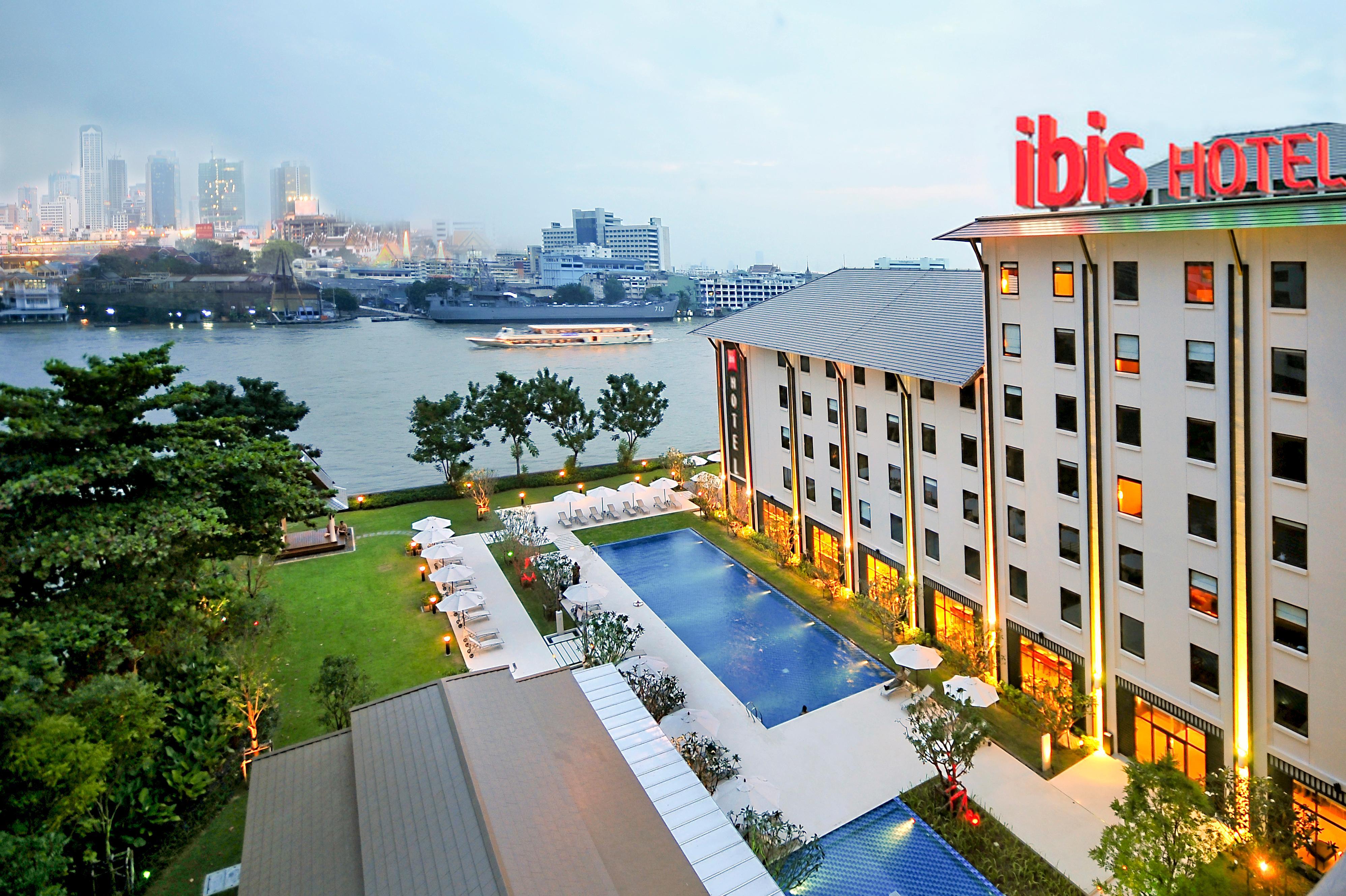 Ibis Bangkok Riverside Екстер'єр фото