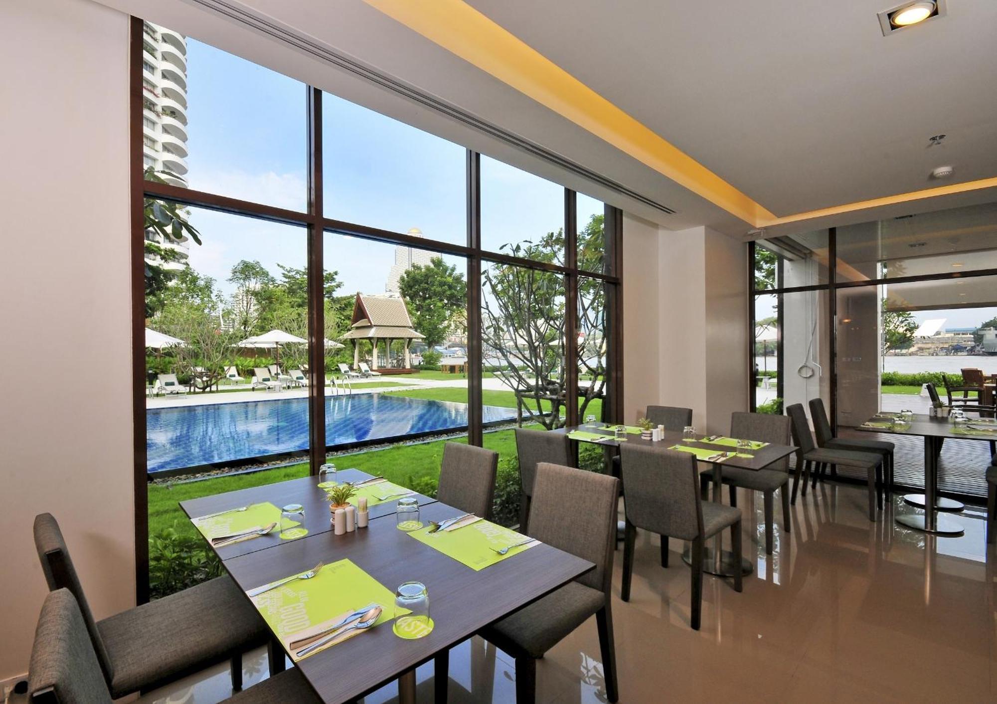 Ibis Bangkok Riverside Екстер'єр фото